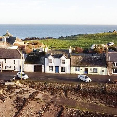 3 Bedroom Townhouse Right On The Harbour Isle of Whithorn Exteriér fotografie