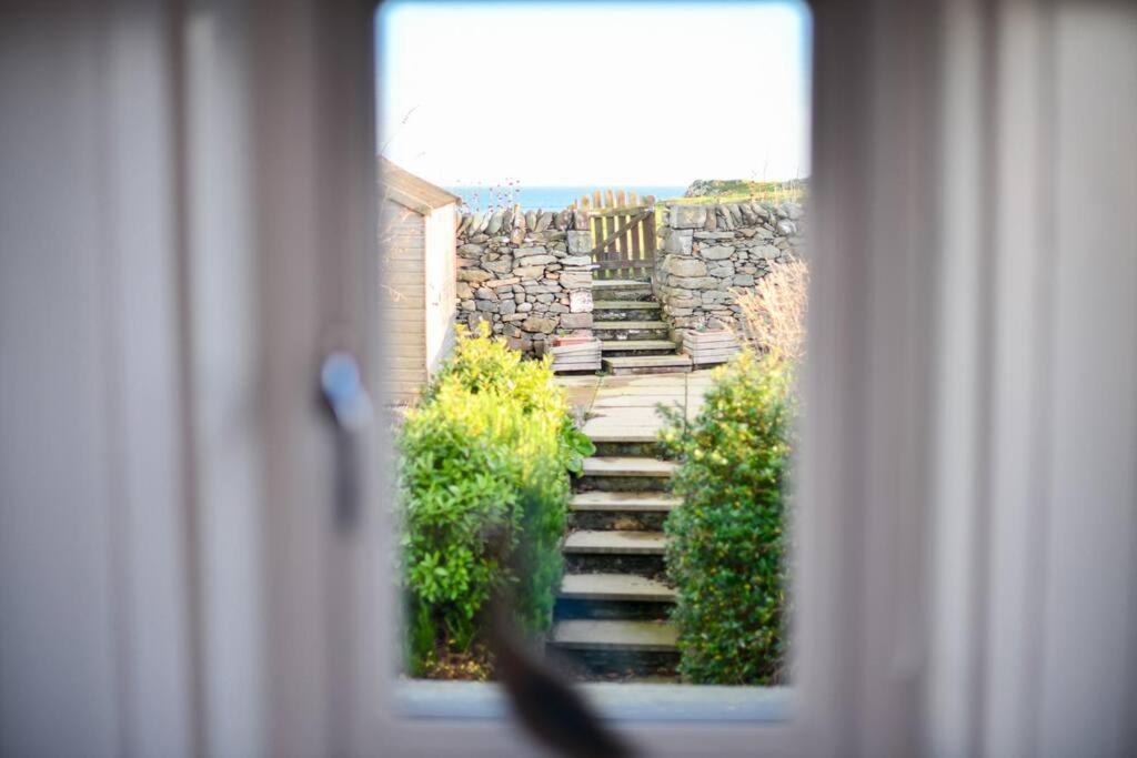 3 Bedroom Townhouse Right On The Harbour Isle of Whithorn Exteriér fotografie