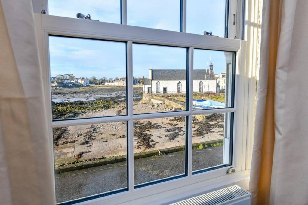 3 Bedroom Townhouse Right On The Harbour Isle of Whithorn Exteriér fotografie
