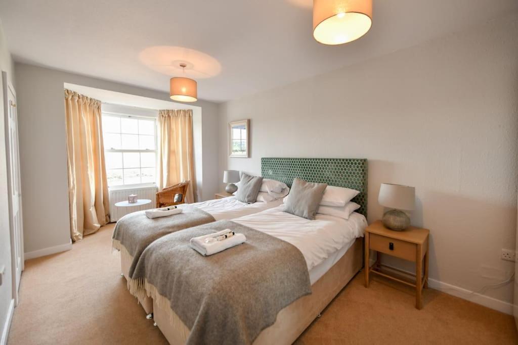 3 Bedroom Townhouse Right On The Harbour Isle of Whithorn Exteriér fotografie