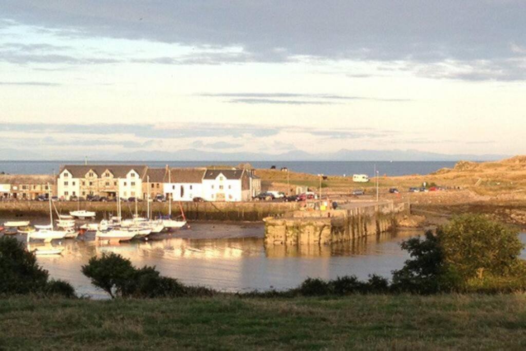 3 Bedroom Townhouse Right On The Harbour Isle of Whithorn Exteriér fotografie