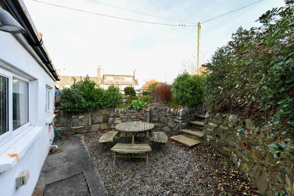 3 Bedroom Townhouse Right On The Harbour Isle of Whithorn Exteriér fotografie