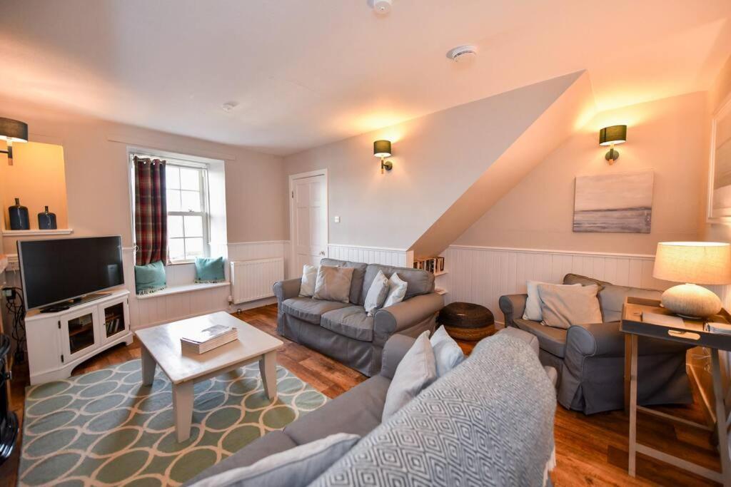 3 Bedroom Townhouse Right On The Harbour Isle of Whithorn Exteriér fotografie