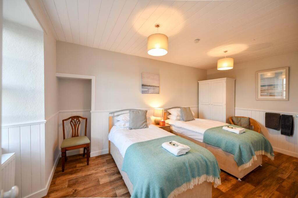 3 Bedroom Townhouse Right On The Harbour Isle of Whithorn Exteriér fotografie