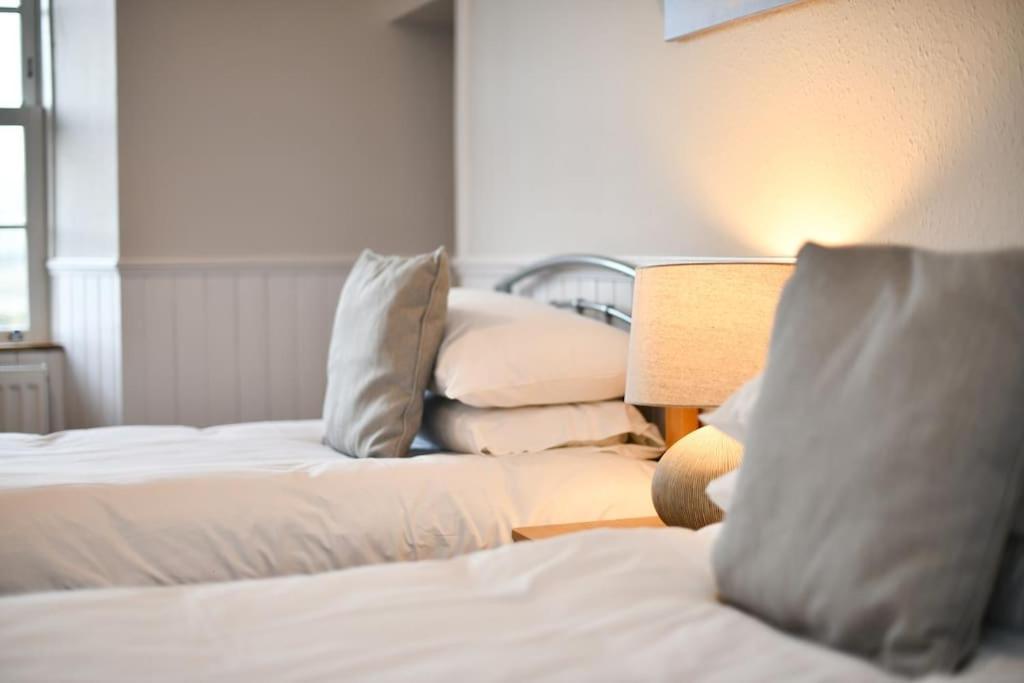 3 Bedroom Townhouse Right On The Harbour Isle of Whithorn Exteriér fotografie