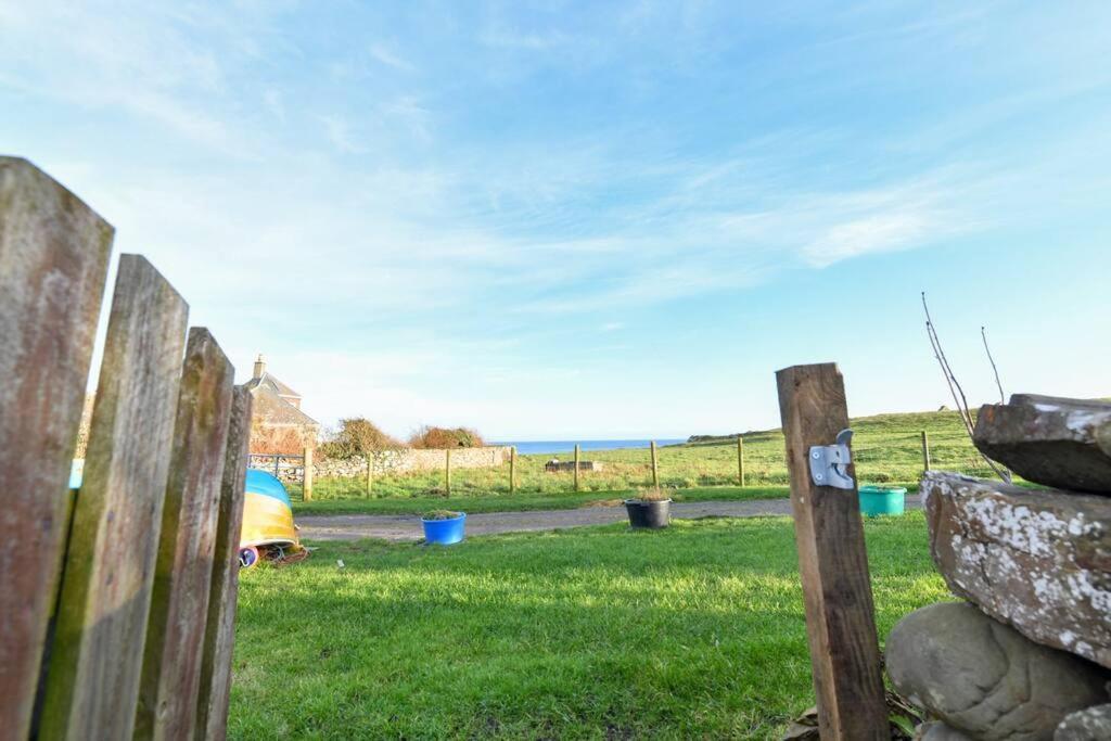 3 Bedroom Townhouse Right On The Harbour Isle of Whithorn Exteriér fotografie