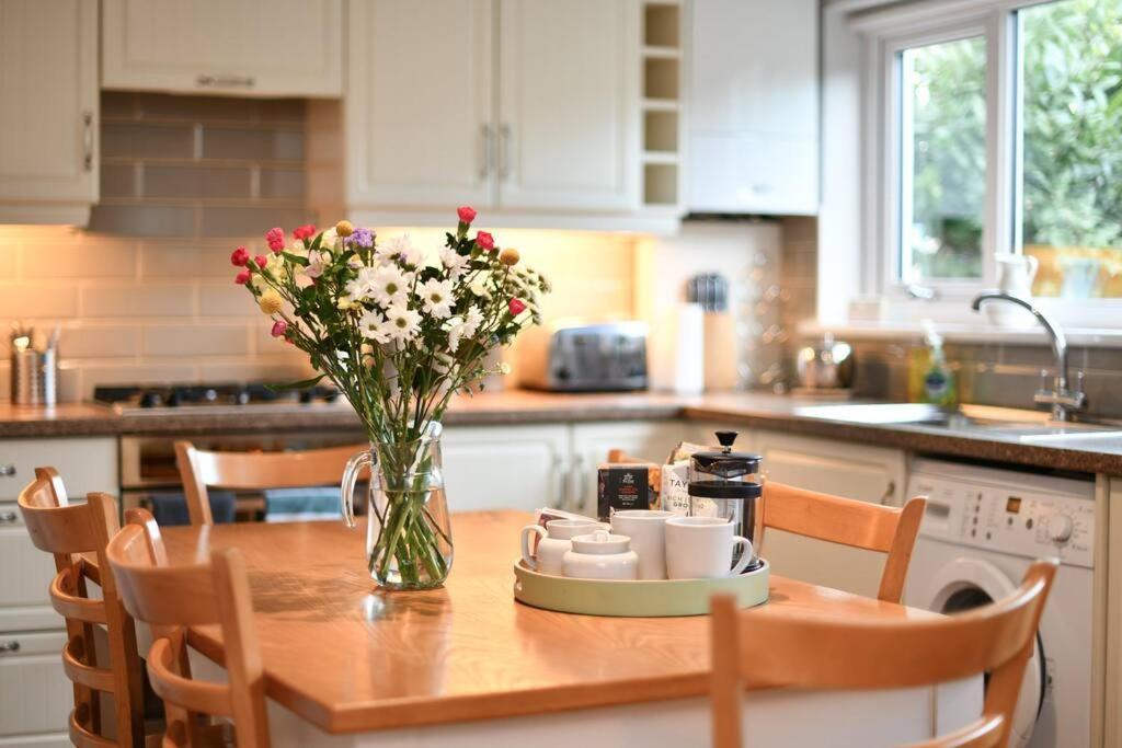 3 Bedroom Townhouse Right On The Harbour Isle of Whithorn Exteriér fotografie