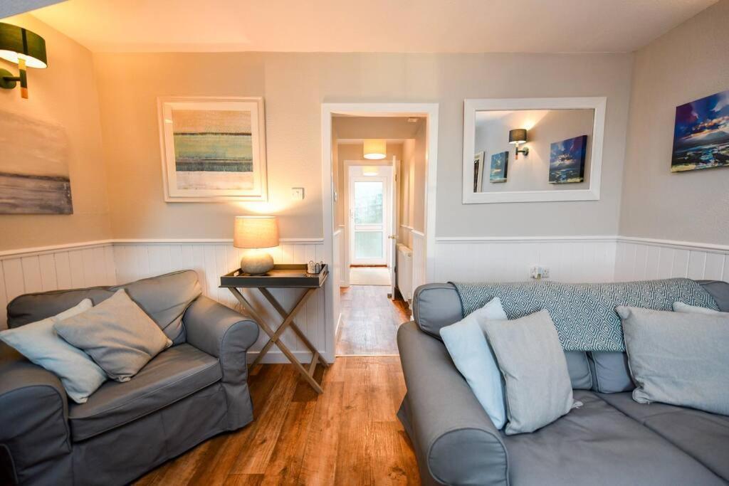 3 Bedroom Townhouse Right On The Harbour Isle of Whithorn Exteriér fotografie