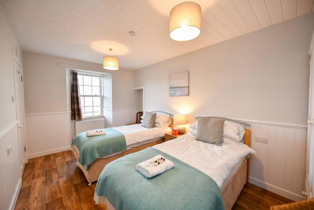 3 Bedroom Townhouse Right On The Harbour Isle of Whithorn Exteriér fotografie