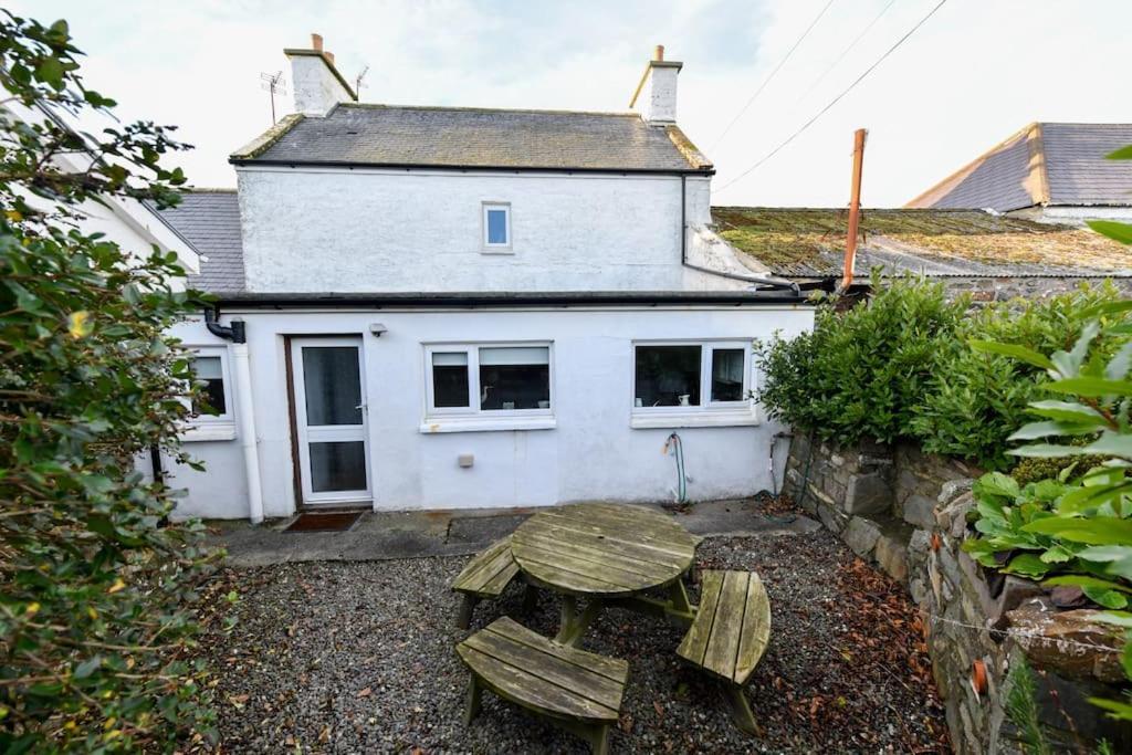 3 Bedroom Townhouse Right On The Harbour Isle of Whithorn Exteriér fotografie