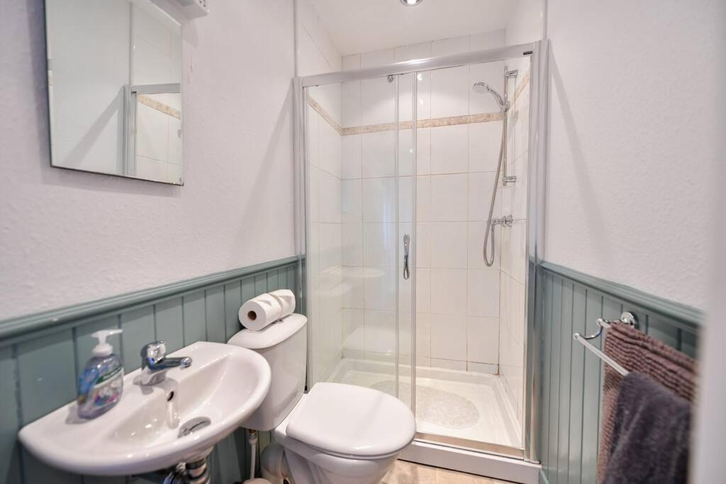 3 Bedroom Townhouse Right On The Harbour Isle of Whithorn Exteriér fotografie